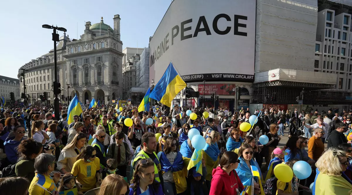 De ce e bine să-i citești pe cei pe care nu-i suporți?