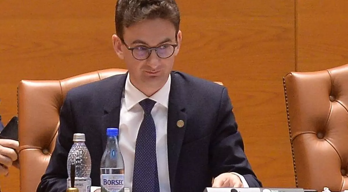 Iulian Bulai, sesizare împotriva lui George Simion pentru că l-a tras de ureche în Parlament. I-a cerut lui Ciolacu să ia măsuri