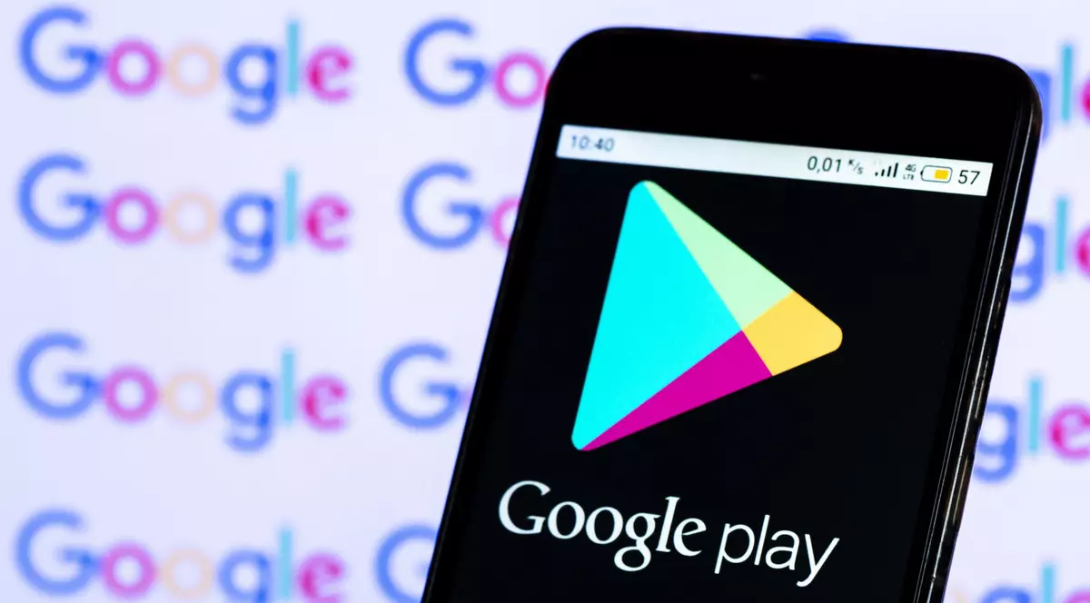 O aplicație din Google Play Store a furat datele de logare a peste 100.000 de utilizatori de Facebook