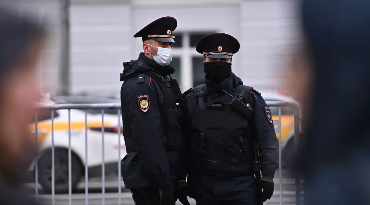 Obiceiurile proaste se iau. Un bărbat din Rusia a fost reținut pentru „intoxicarea în masă” a zeci de copii