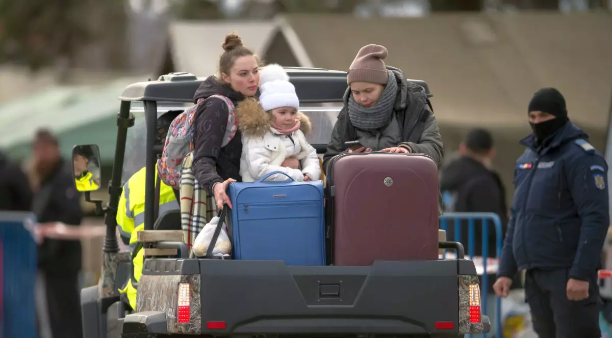 Puțin peste o treime dintre refugiații ucraineni intrați în România au și rămas