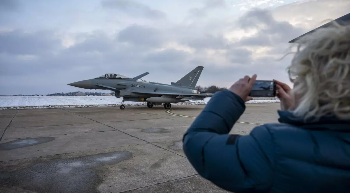 Dosar penal pentru ucidere din culpă şi nespectarea securității în muncă după catastrofele aviatice în care au murit 8 militari