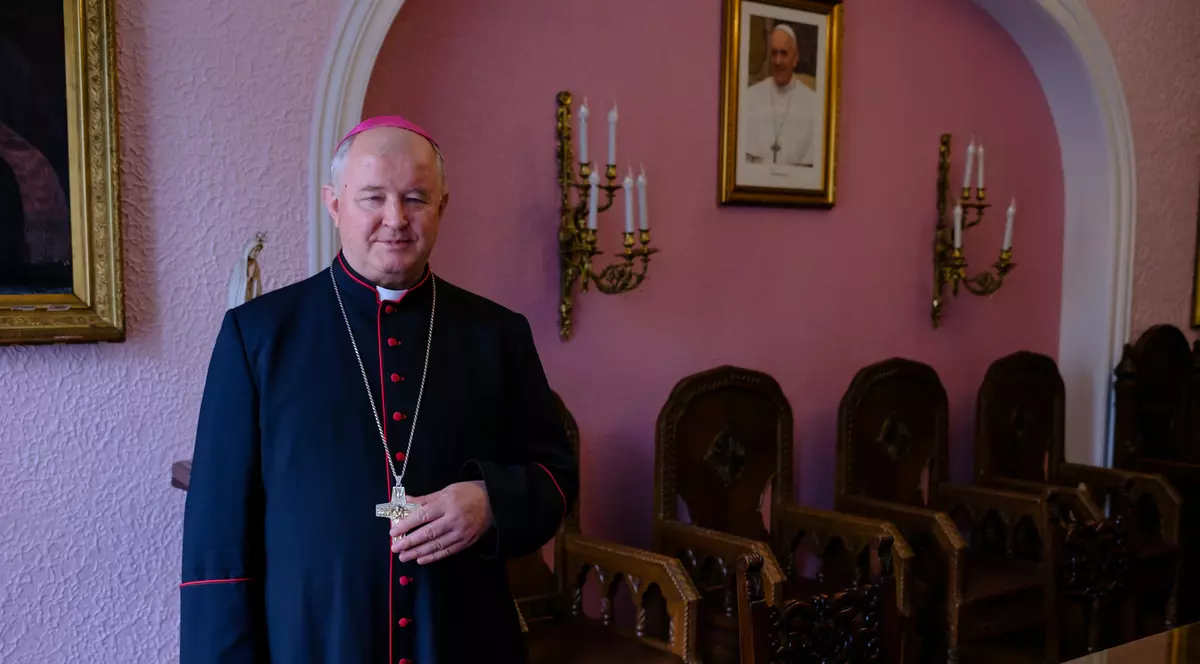 INTERVIU. Liderul bisericii romano-catolice din România explică gestul fără precedent al Papei Francisc: „Durerea l-a determinat să implore la Ambasada Rusiei“