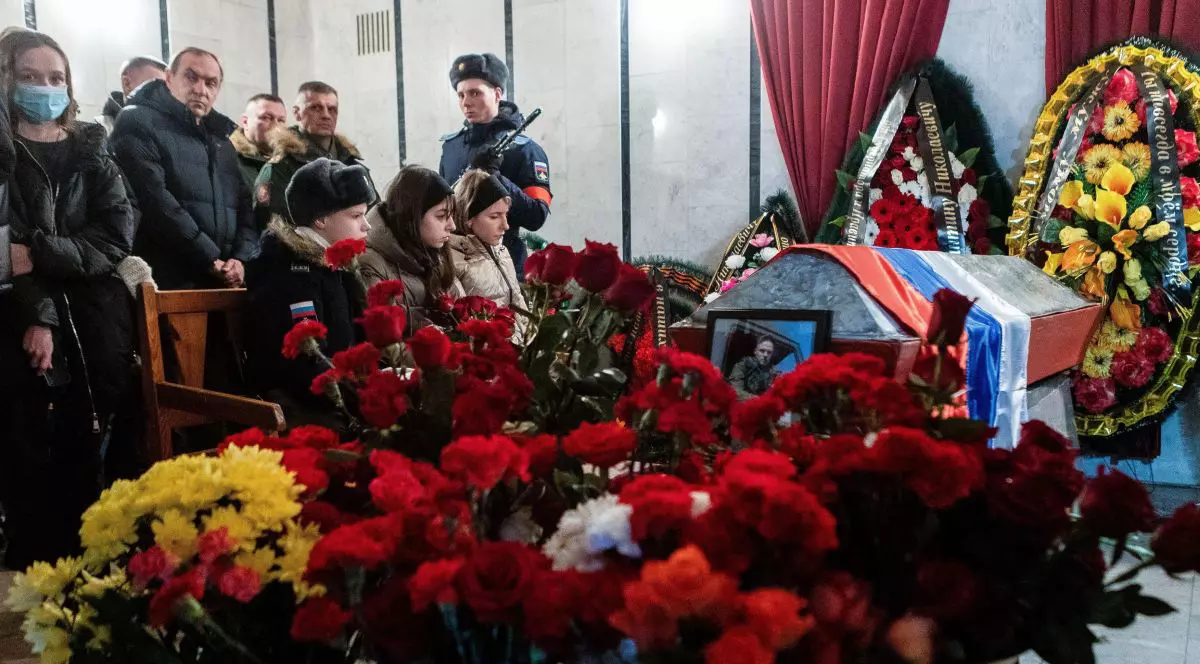 Părinții care nu au fost lăsați să-și vadă fiul de 21 de ani trimis de Putin la război și întors în sicriu. „Ni s-a spus să acceptăm pur și simplu”