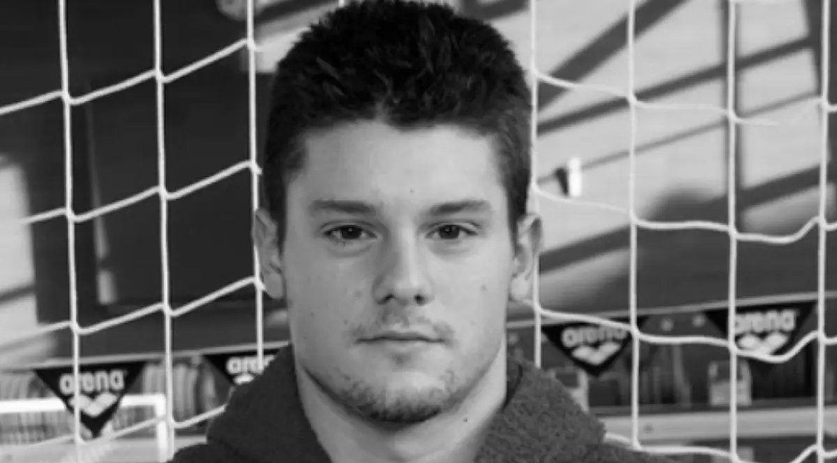 Un poloist de la Dinamo a murit în timpul meciului cu Rapid. CS Dinamo: A fost ridicat din bazin în stare de inconștiență