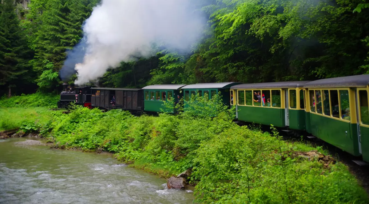 Locuri frumoase din România unde poți ajunge cu trenul