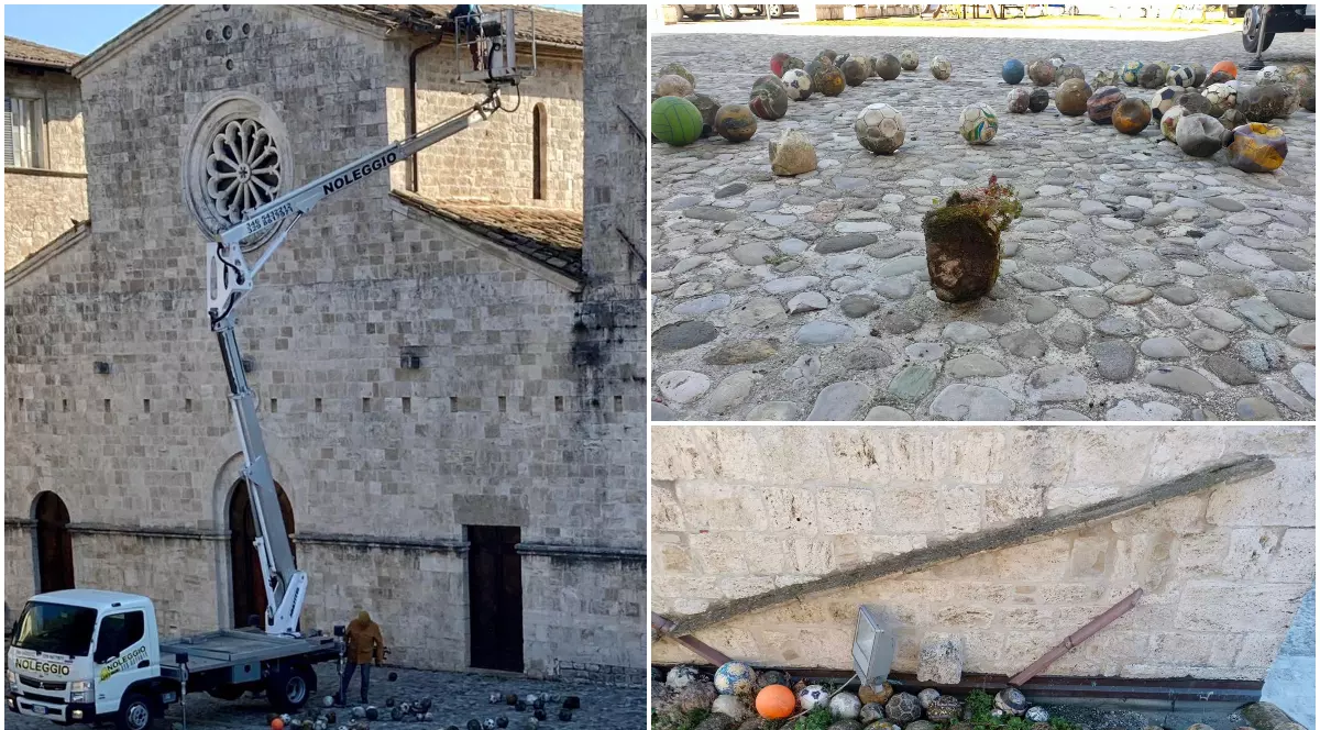 Mingi de fotbal pierdute de copii în ultimii 50 de ani găsite pe acoperișul unei biserici din Italia