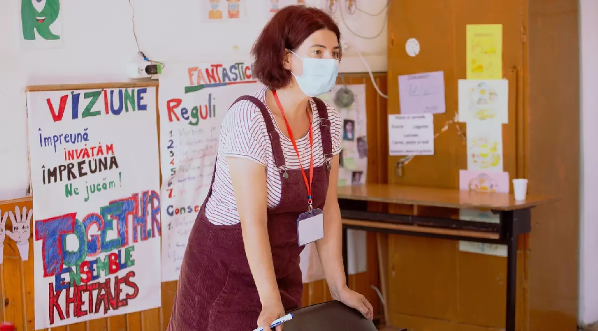 A renunțat la corporație ca să fie profesoară de franceză în Chitila. „Am copii cu care nimeni nu stă de vorbă sincer și care nu înţeleg la ce foloseşte şcoala”