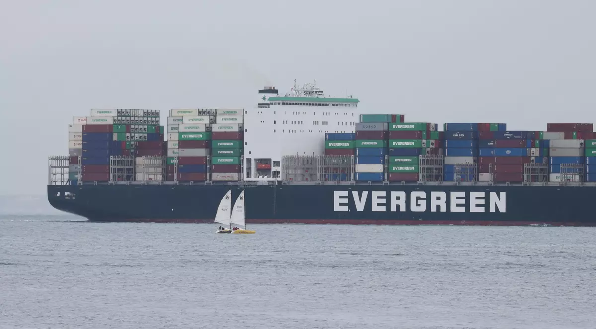 O altă navă a companiei Evergreen, blocată într-un golf american, la un an de la incidentul cu Ever Given