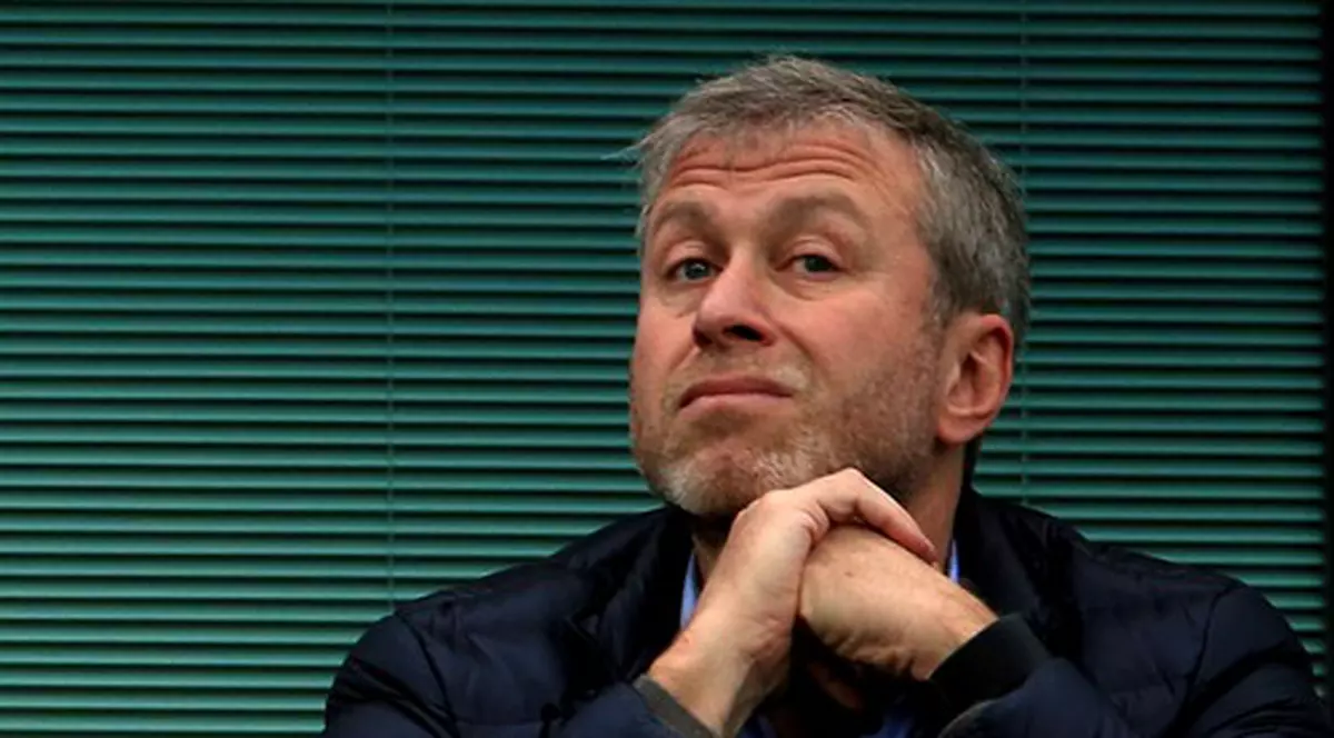 Roman Abramovici își vinde de urgență două proprietăți din Londra, potrivit unui deputat britanic