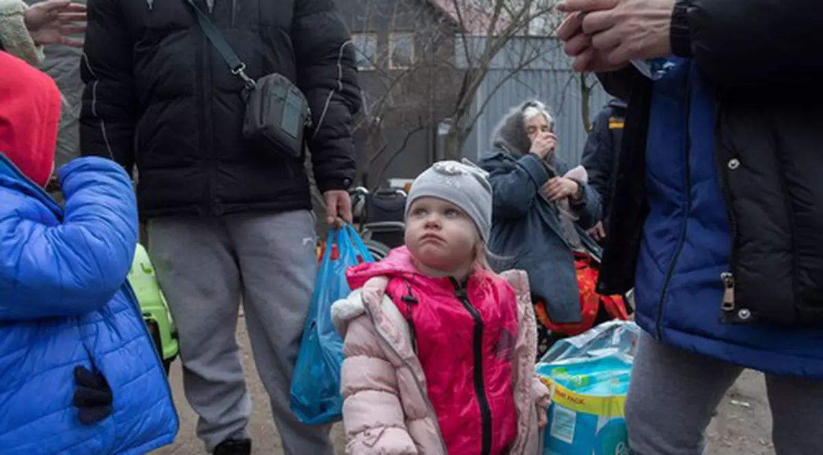 Război în Ucraina, ziua 26 | Convoi cu civili plecat din Mariupol, bombardat în Zaporojie. Sunt copii printre răniți, doi în stare gravă