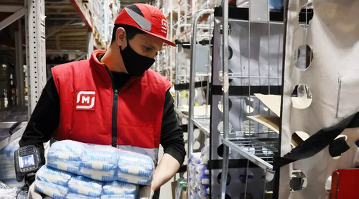 Noi recorduri în Rusia: în trei zile, într-o localitate, oamenii au cumpărat zahărul pentru un an