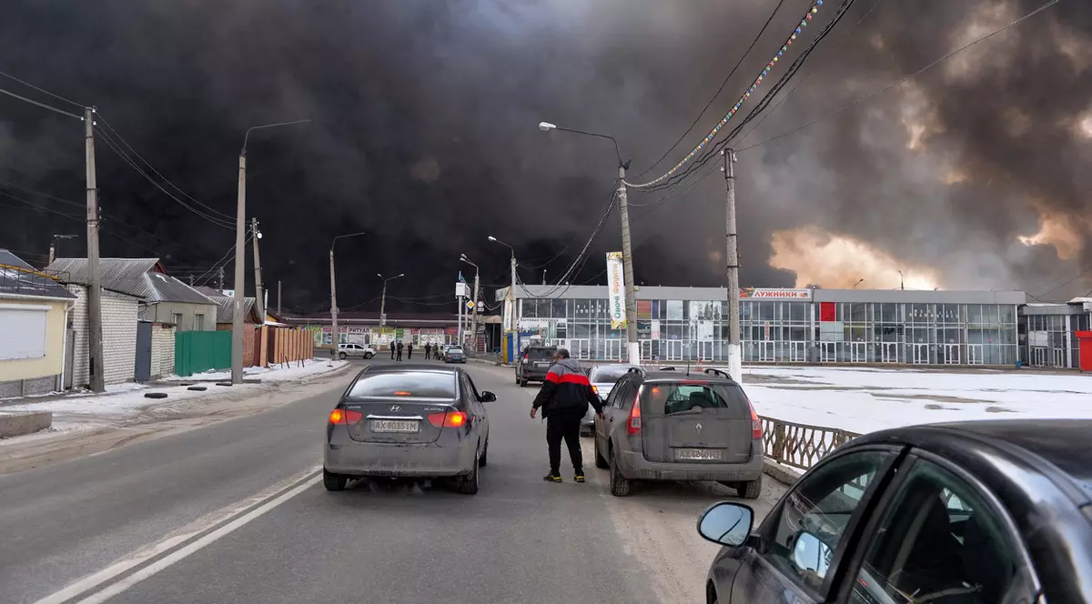 LIVETEXT Război în Ucraina, ziua 22 | Bombardamente în Harkov: una dintre cele mai mari piețe din Europa, în flăcări. 21 de oameni, uciși la Merefa. 130 de persoane salvate din teatrul de la Mariupol