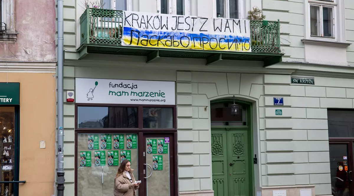 Banca Centrală a Poloniei vine în sprijinul ucrainenilor: refugiații vor putea converti grivna în zloți, la rate rezonabile