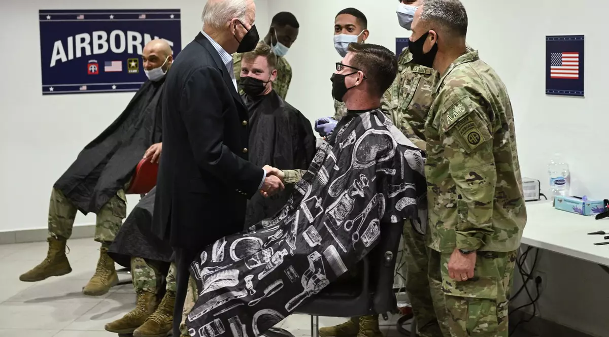Joe Biden către militarii americani staționați în orașul polonez Rzeszow: „Sunteți în mijlocul luptei dintre democrație și oligarhi”
