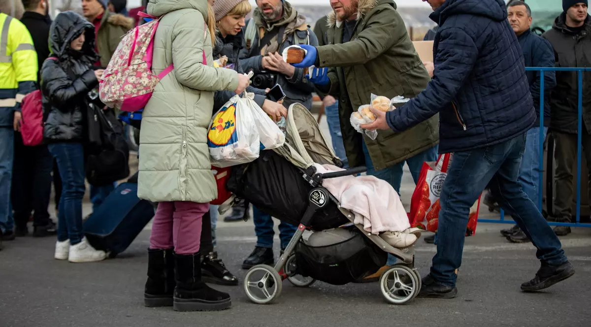 „Siret este un simbol, țara o știe”. Ce i-a impresionat pe jurnaliștii francezi care au transmis de la frontiera cu Ucraina