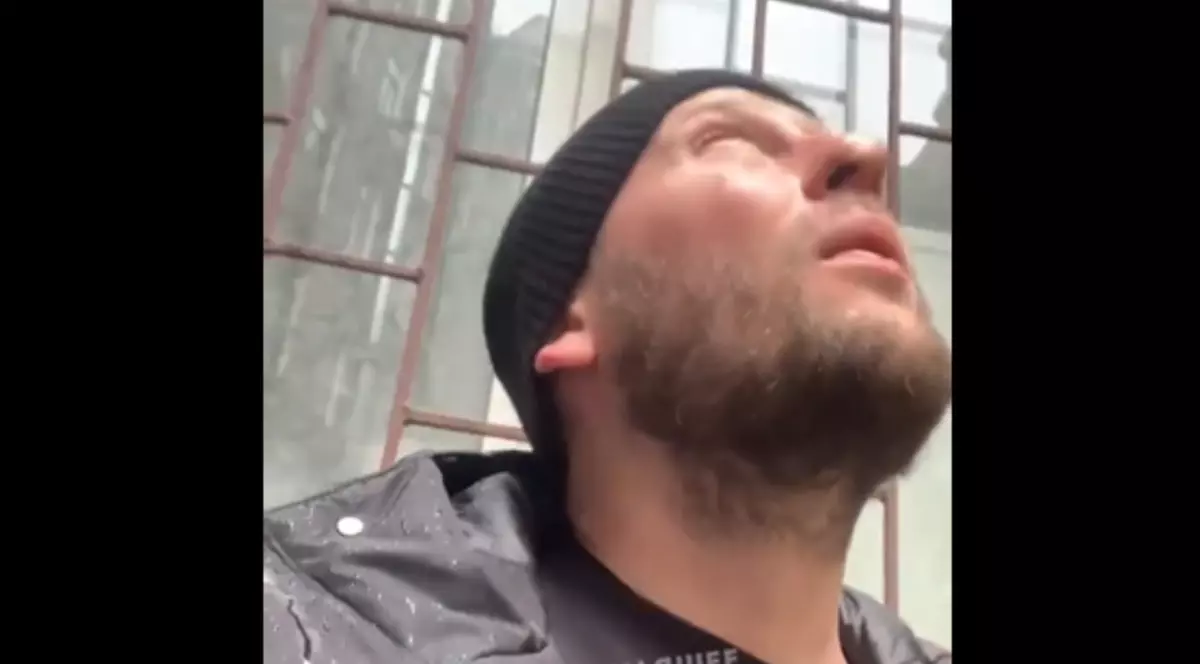 VIDEO. Un voluntar ucrainean înregistra un videoclip când o rachetă a lovit blocul sub care stătea