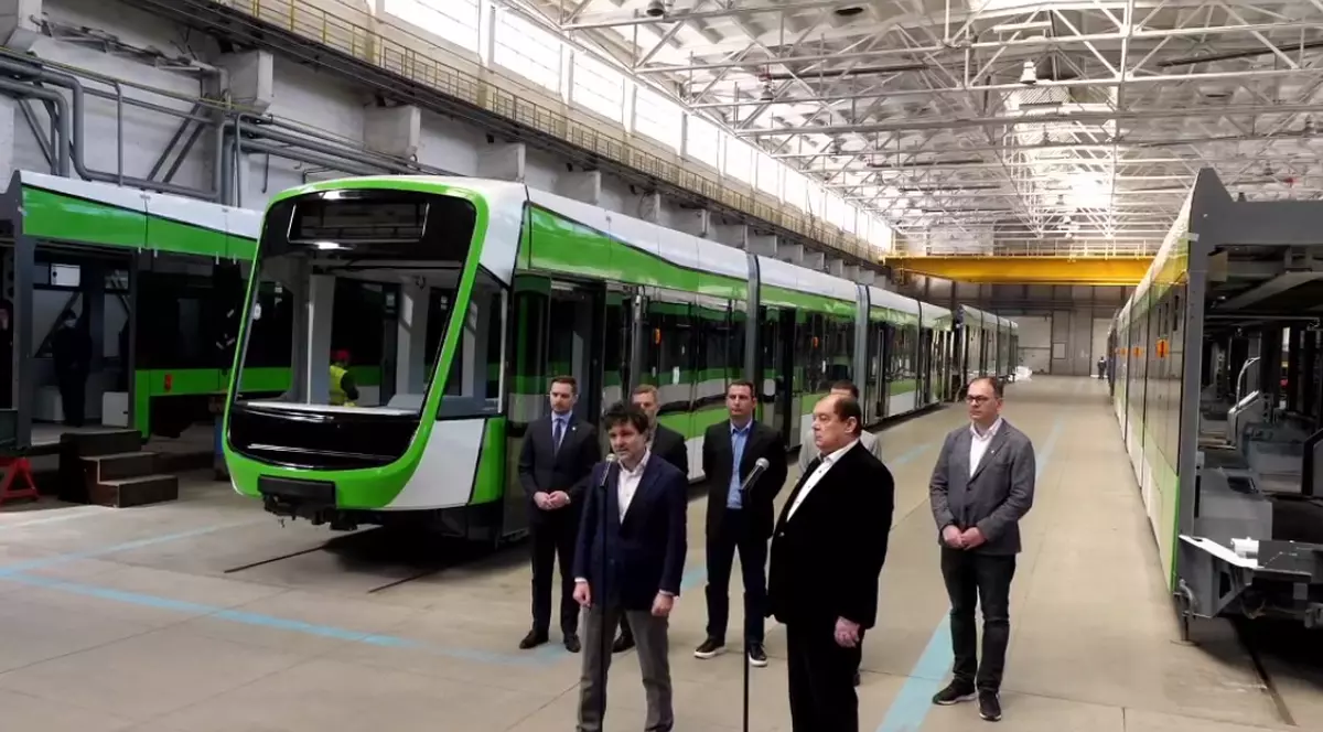 Nicuşor Dan anunță când ajunge la București primul tramvai nou din cele 100 cumpărate de la Astra Vagoane
