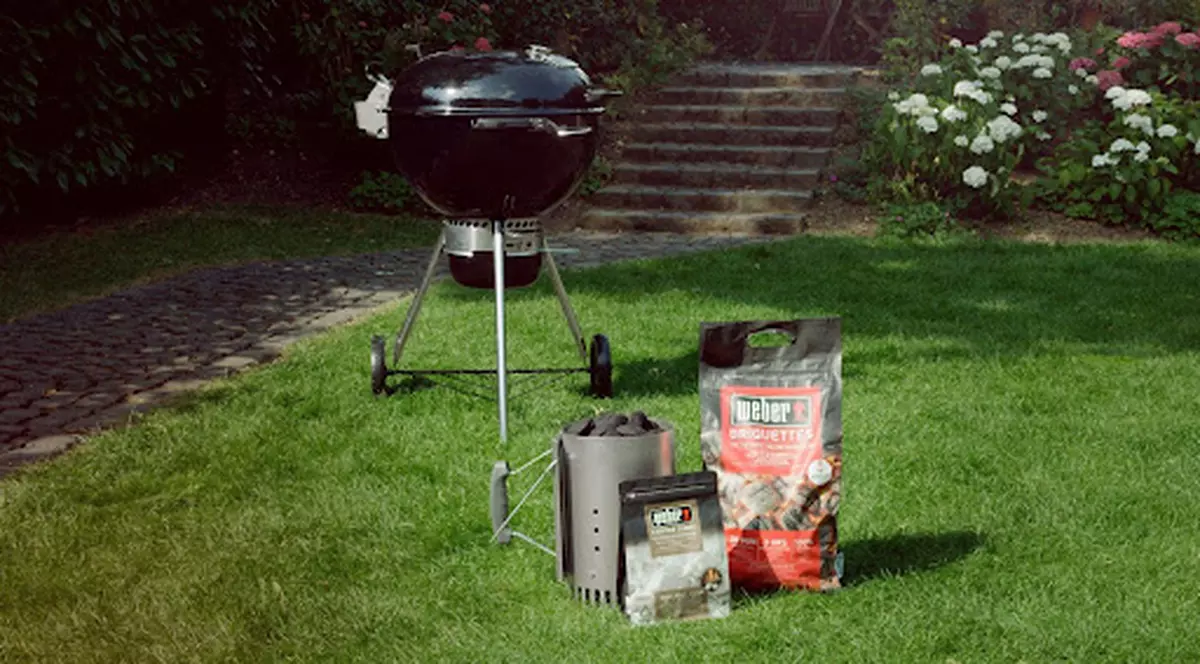 Sezonul grătarelor care sfârâie suculent se apropie vertiginos. Nu mai sta pe gânduri și alege grill-ul potrivit!