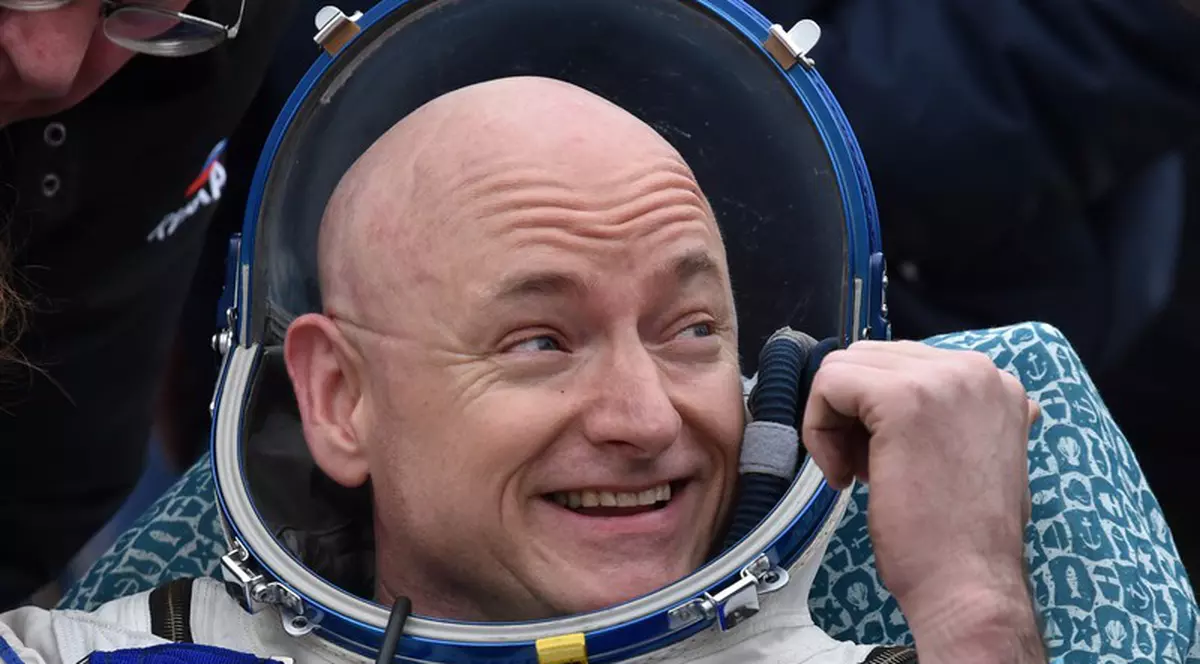 Un astronaut american returnează Rusiei medalia primită. „Să o dați unei mame ruse al cărei fiu a murit în acest război nedrept”