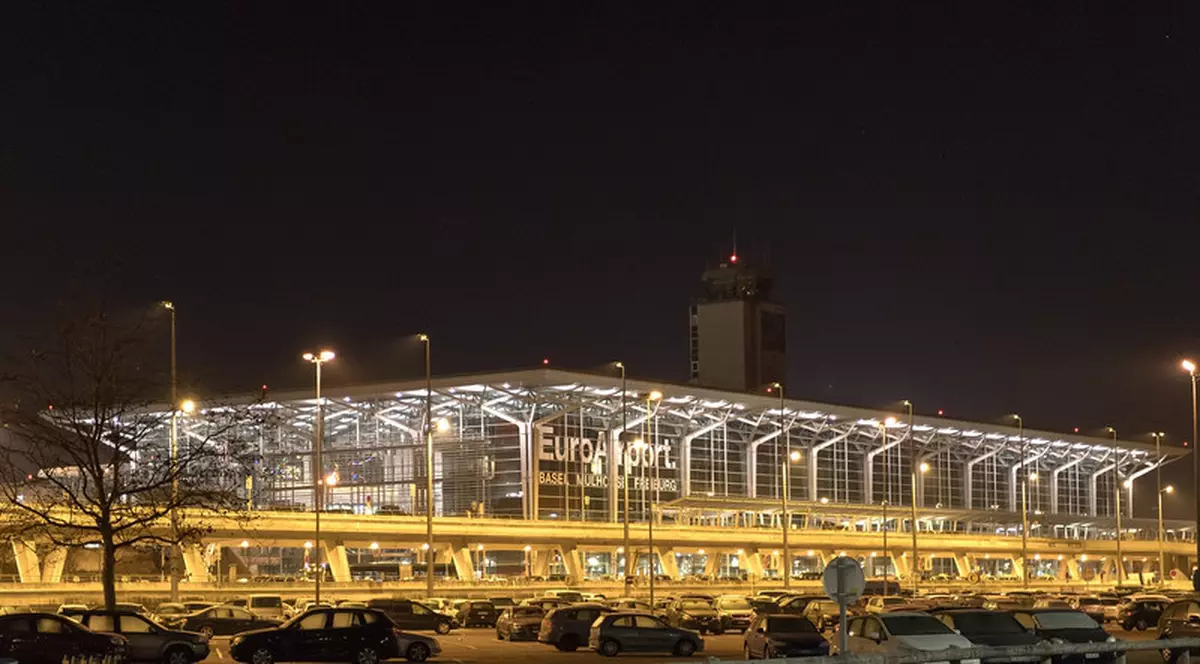 Cel puțin 6 avioane de lux ale unor oligarhi ruși se află pe aeroportul din Basel