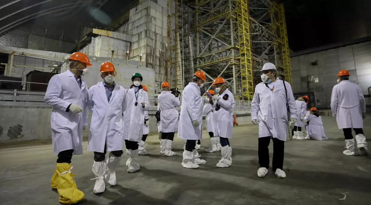 Lucrează non-stop și mănâncă o singură masă pe zi. Traiul angajaților de la centrala nucleară Cernobîl, capturată de ruși în prima zi de război