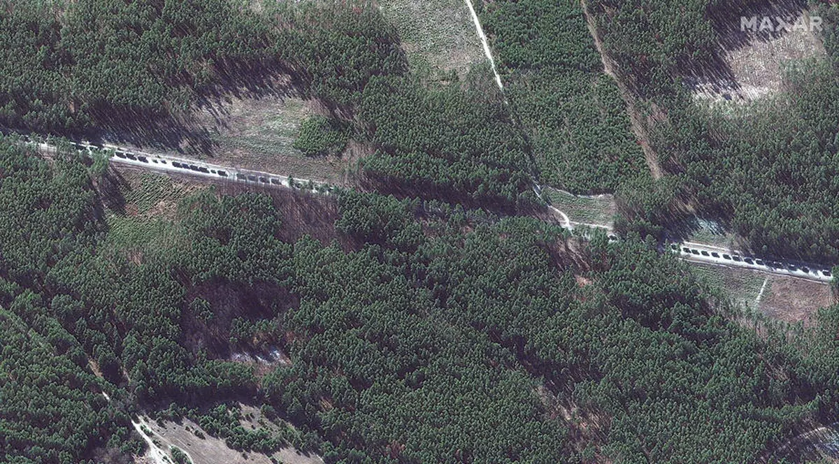 Cum se vede din satelit convoiul de blindate rusești, de aproape 70 de kilometri, care se îndreaptă spre Kiev