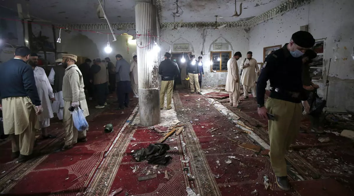 Cel puțin 30 de morți după un atac sinucigaș la o moschee din Pakistan