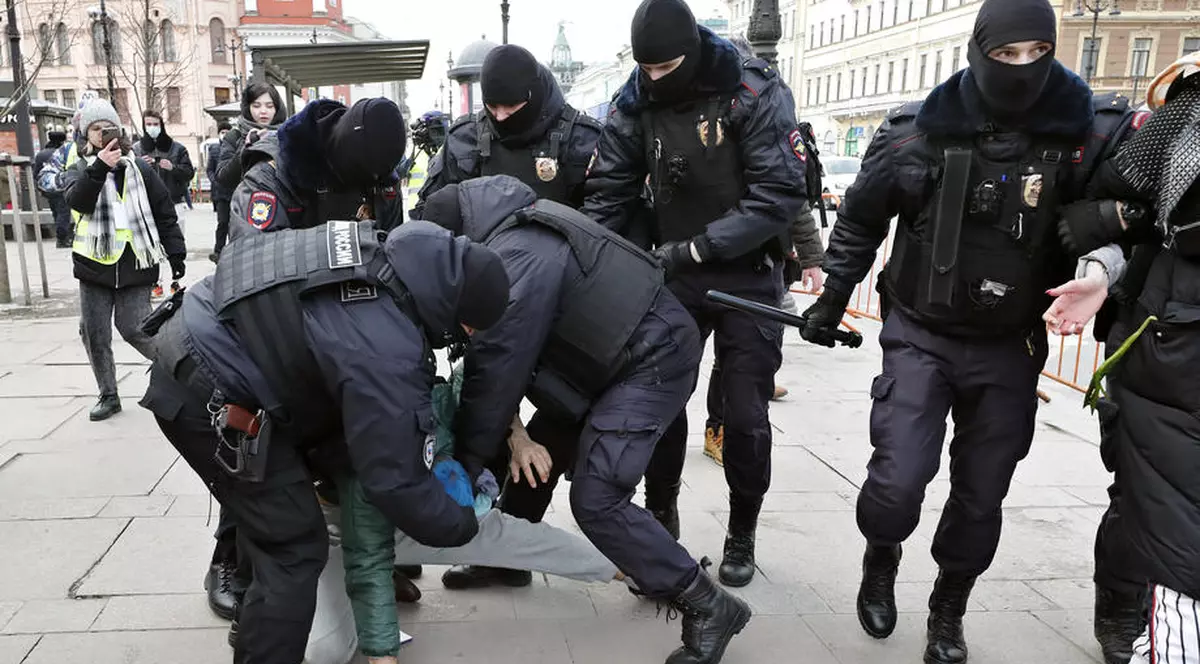 CIA estimează că până la 14.000 de ruşi au fost arestaţi în ultimele zile pentru că au protestat împotriva războiului