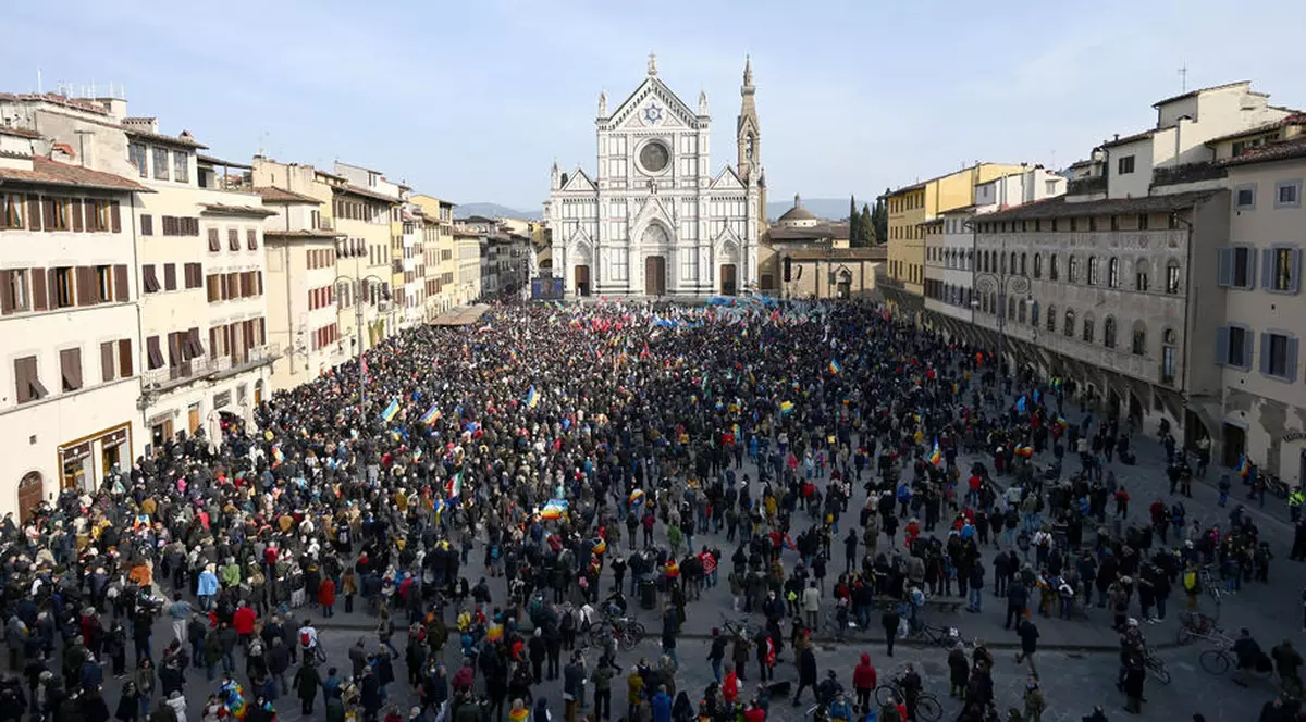 Proteste antirăzboi în Europa. Zelenski s-a adresat miilor de oameni strânși la Florența: „Este timpul ca Europa să aleagă Ucraina!”