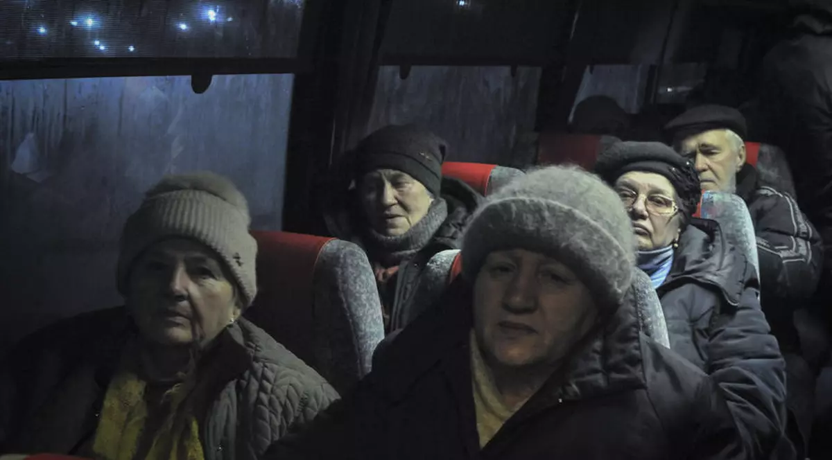 „Am stat 10 zile în subsol, fără apă și curent”. Mărturiile oamenilor care au reușit să fugă din Mariupolul asediat