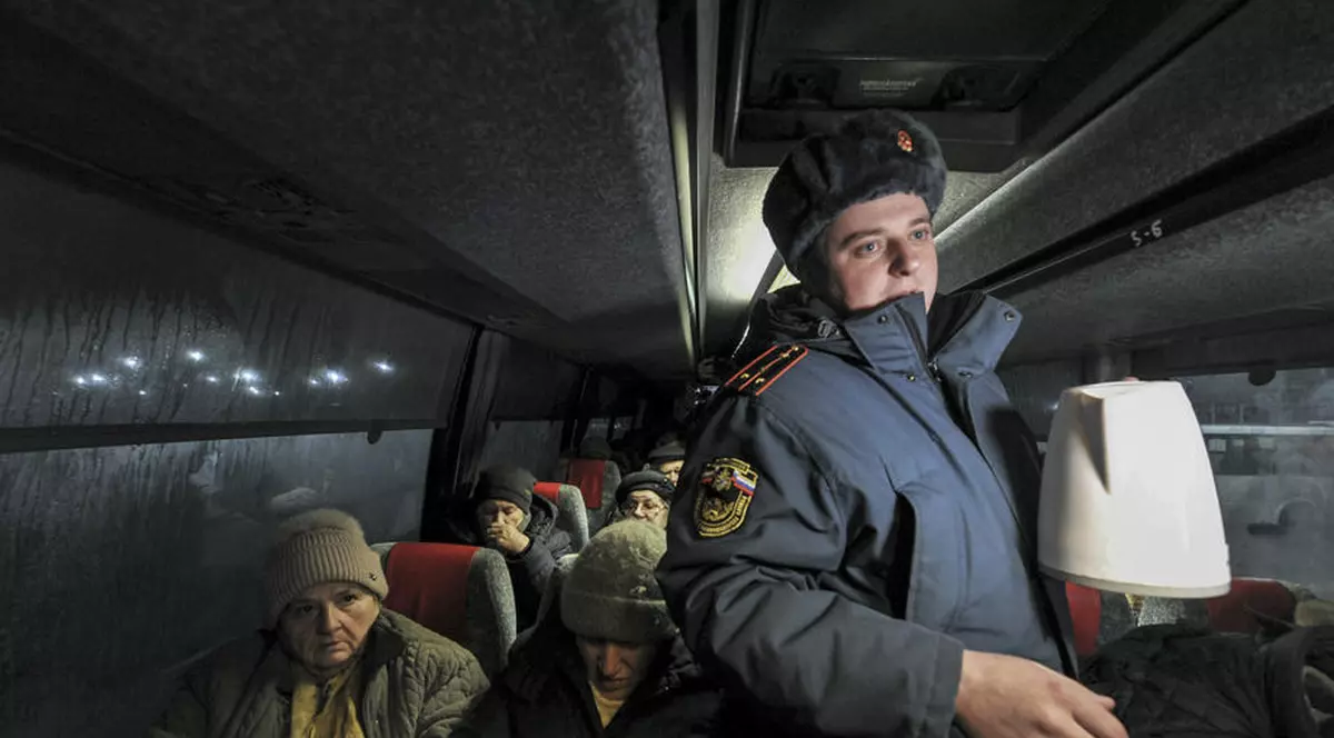 Locuitori ai Mariopolului, evacuați cu forța în Rusia, acuză oficiali ucraineni din orașul asediat