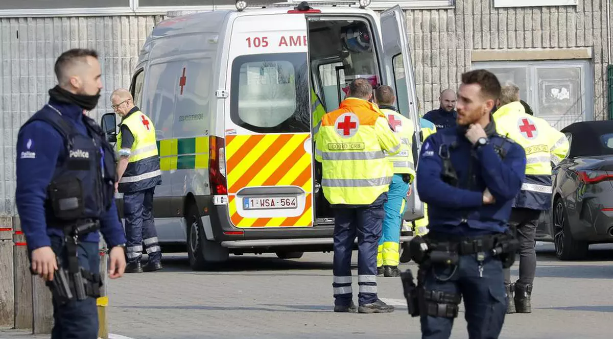 Șase morți și mai mulți răniți, după ce o maşină a intrat în mulţime la un carnaval în Belgia