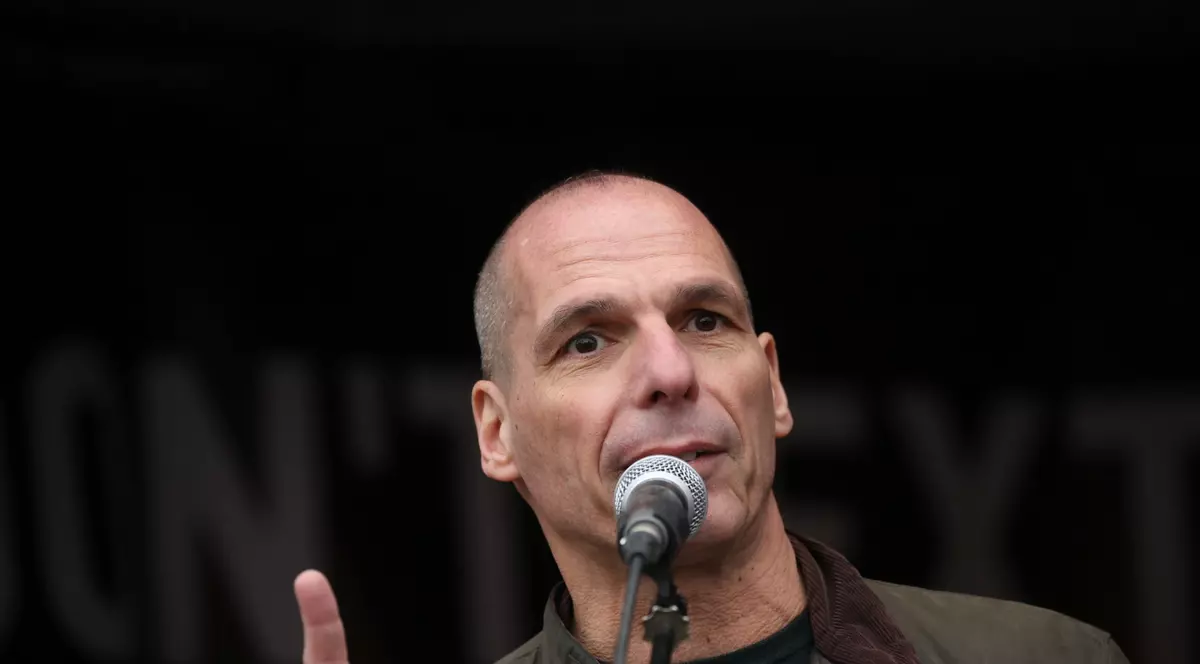 Rămas în afara parlamentului după alegeri, fostul ministru Yanis Varoufakis acuză „Erdoganizarea și Orbanizarea Greciei”