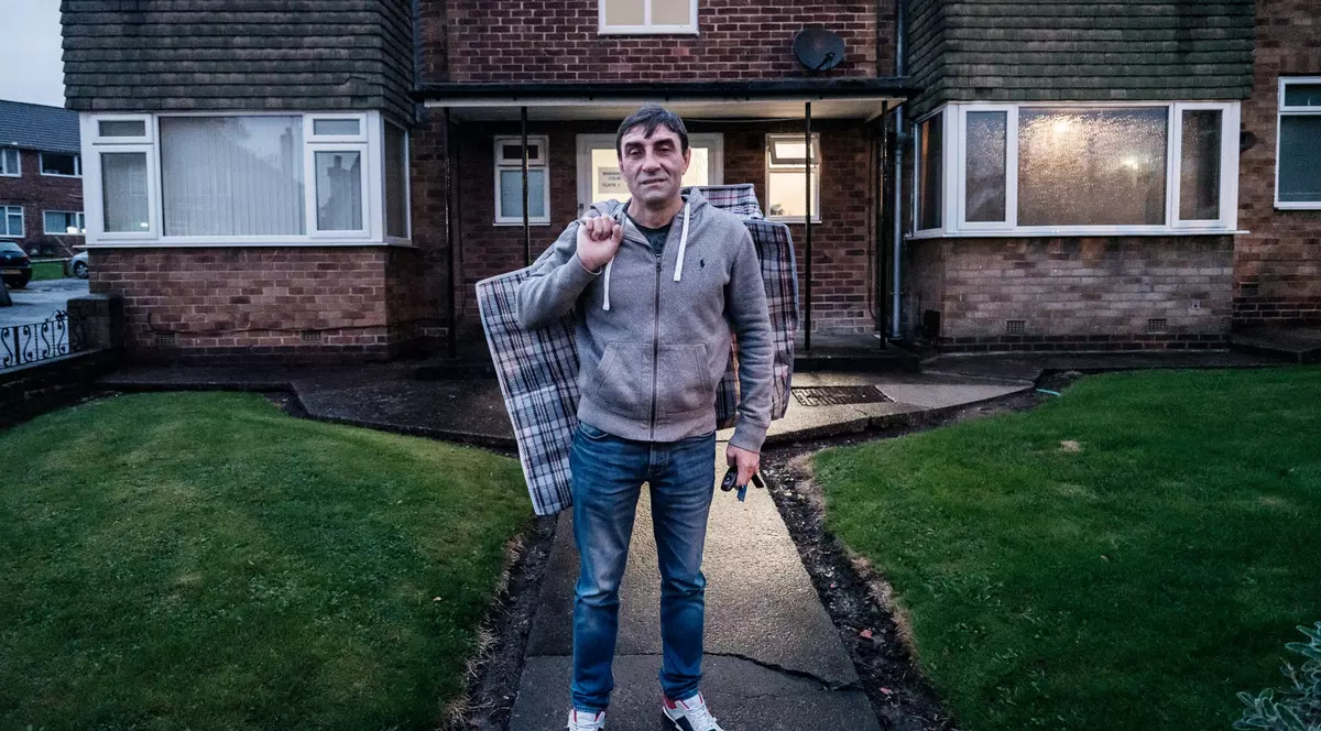 Viața și patimile unui român pe care l-a salvat plecarea în străinătate: „Dacă era să rămân în țară, ori eram la pușcărie, ori eram un bețiv profesionist, ori eram mort”