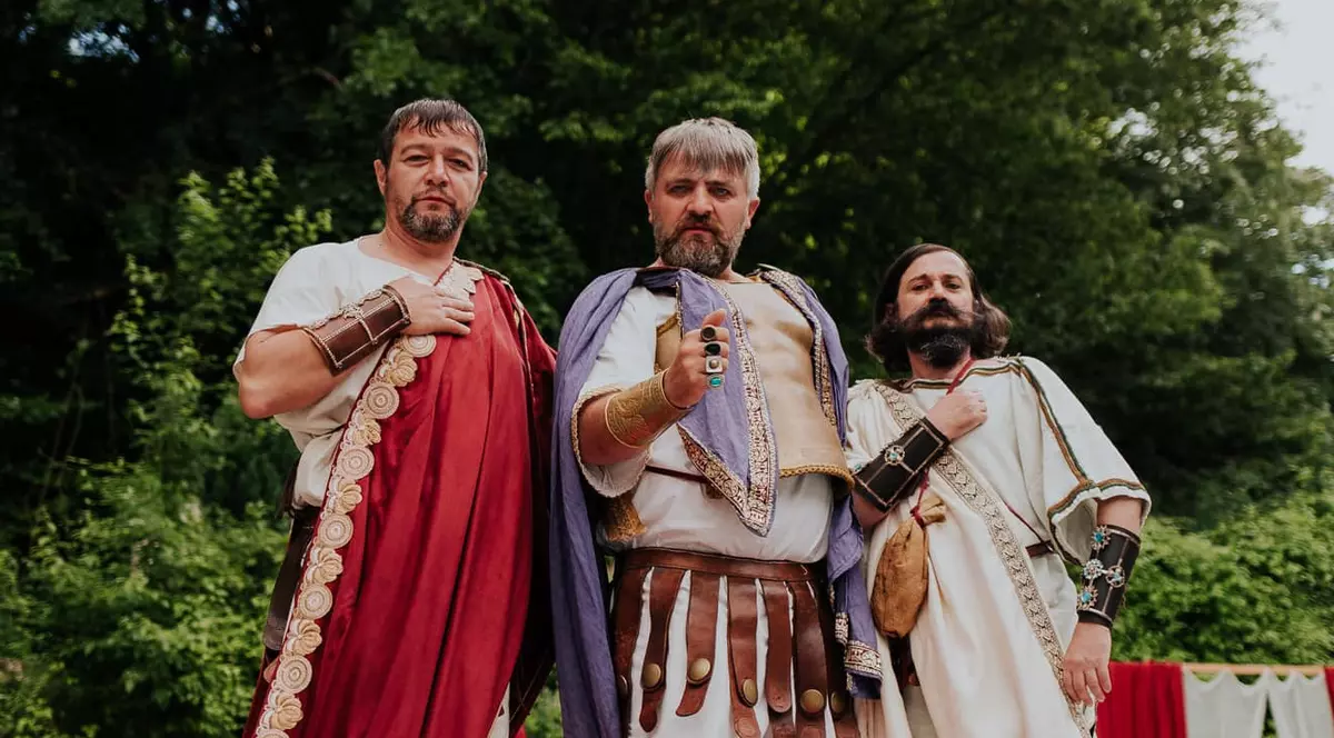 Lora, Dorian Popa, Laura Cosoi și Alin Panc, actori în parodia „Secretul lui Zorillo”. „O încercare riscantă”