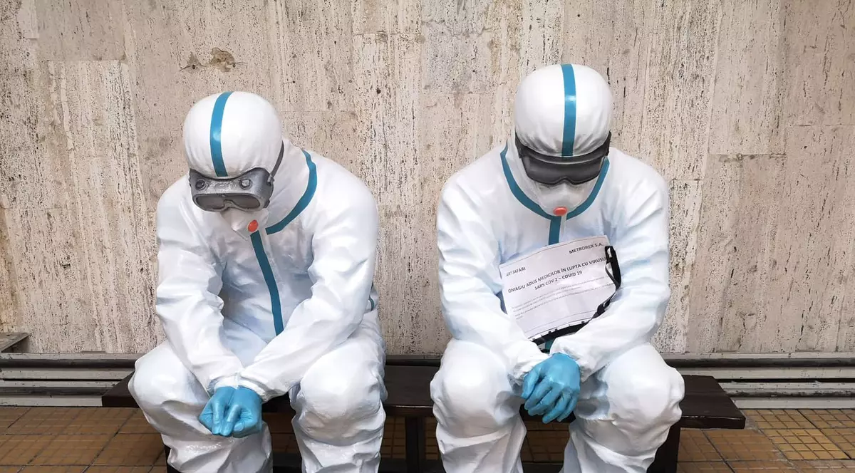 Omagiu adus medicilor în stația de metrou Eroilor, după doi ani de pandemie: „Eroism și muncă neîncetată”