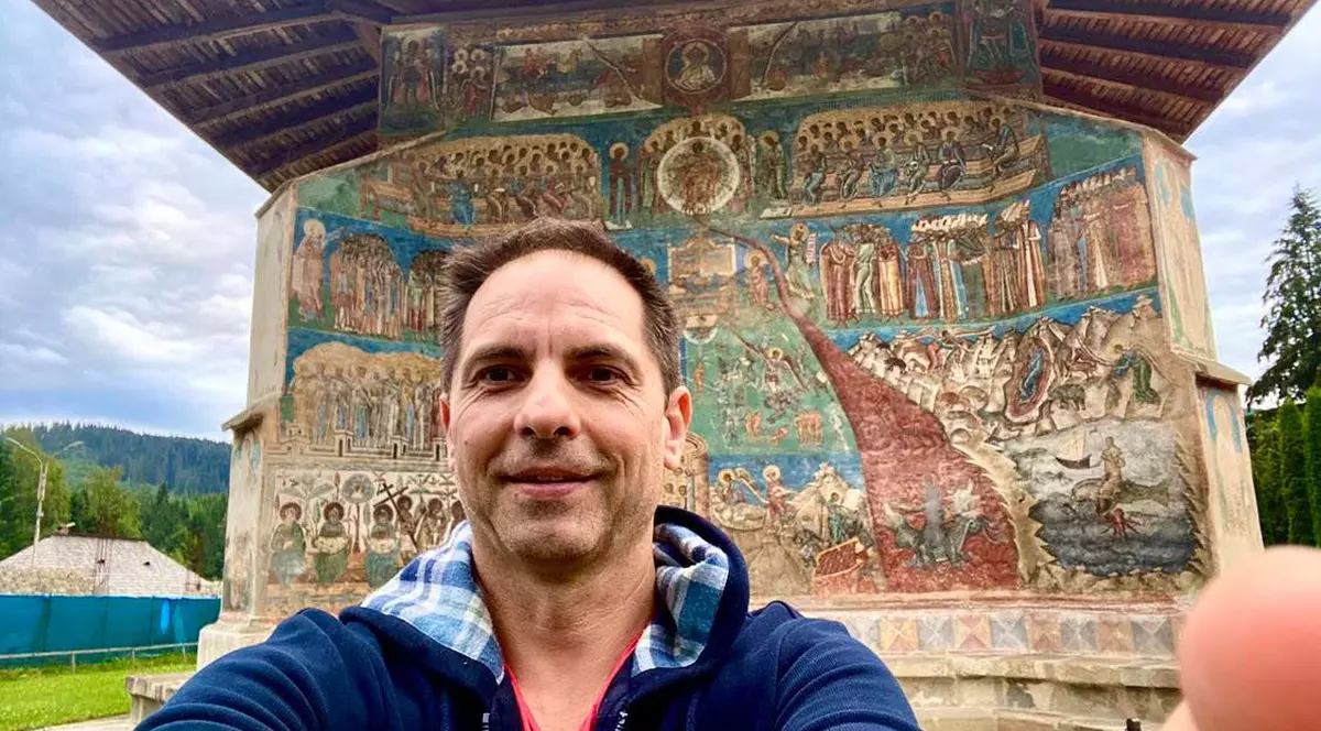 Dan Negru, reacție neașteptată după ce vedetele au mers să vadă un guru yoghin. „Când i-am sugerat tămâia mi-a spus că sunt înapoiat”