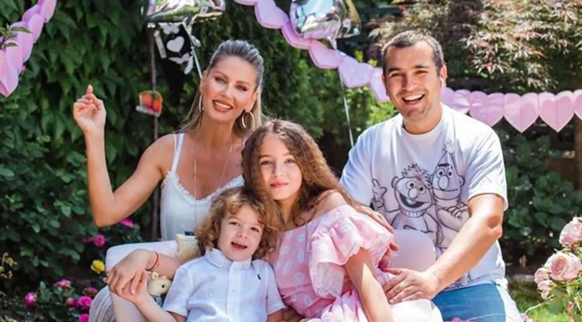 Andreea Bănică și familia