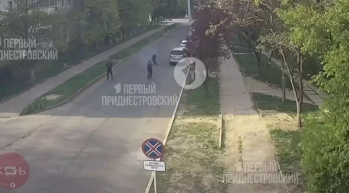 Primele imagini cu atacul asupra Serviciului de Securitate din Transnistria: Trei persoane au tras cu lansatoare de grenade