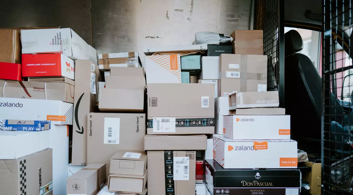 Deții un magazin? La ce să fii atent când împachetezi coletul pentru clienți?