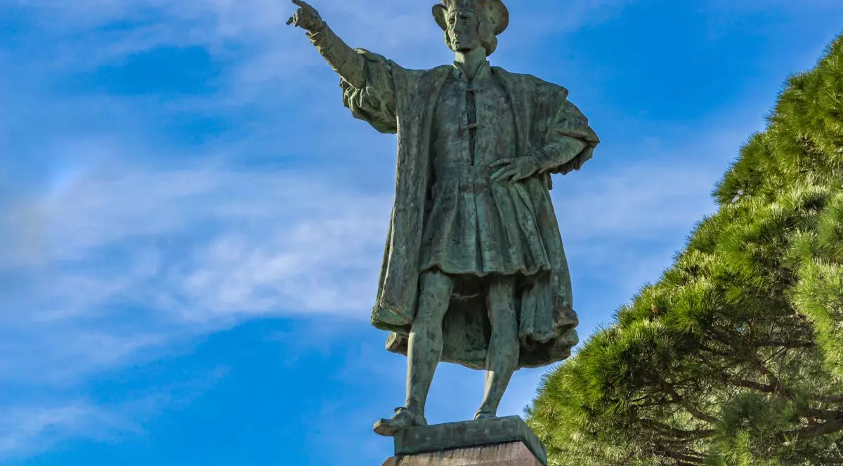 Statuie înfățișându-l pe Cristofor Columb