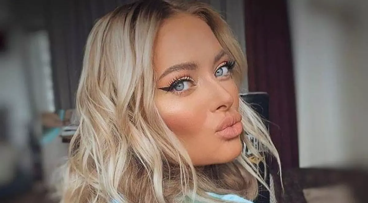 Delia, în ipostaze sexy, fără sutien. Fanii au reacționat: „Ce schimbare! Parcă ești Loredana Groza”