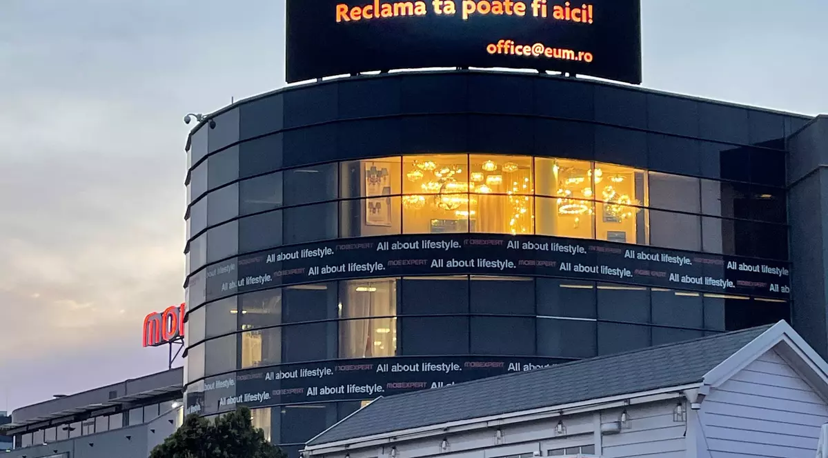 Premieră în outdoor-ul digital: primul ecran 3D din România (P)