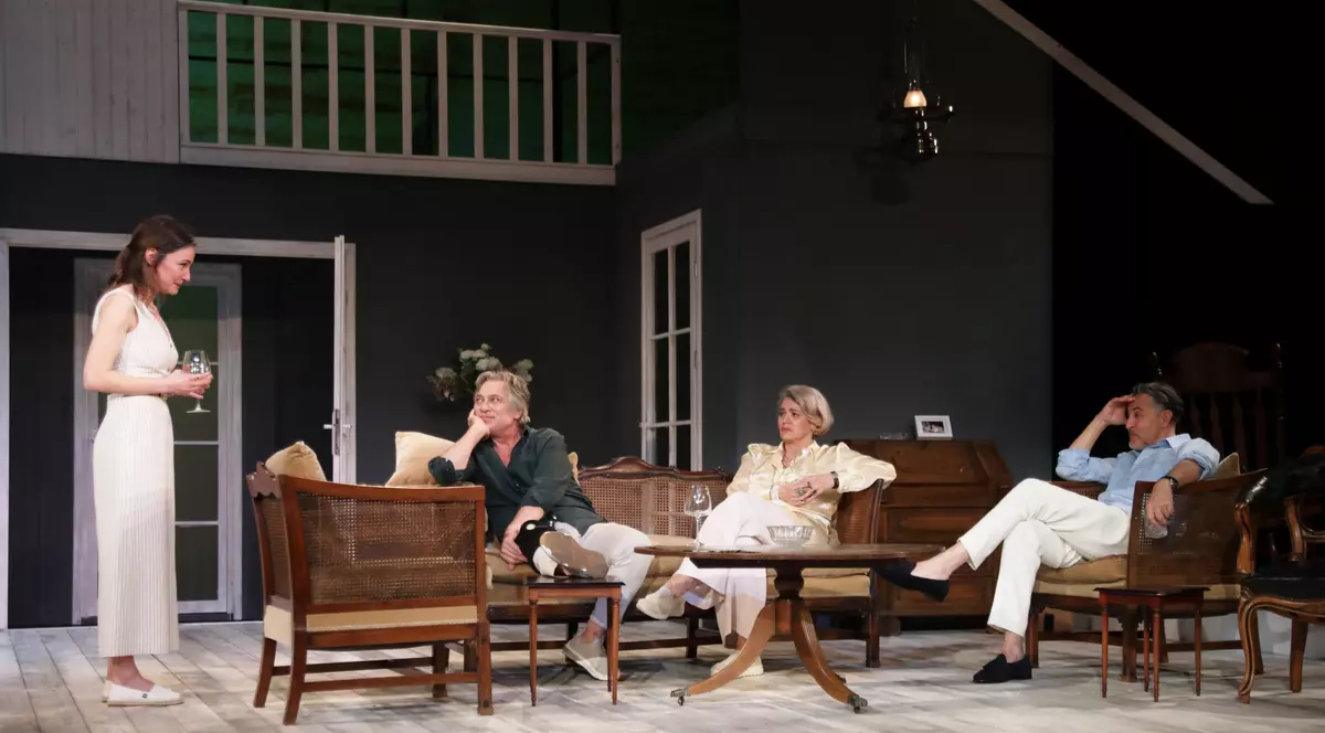 În premieră în România, CASA DE LA ŢARĂ de Donald Margulies