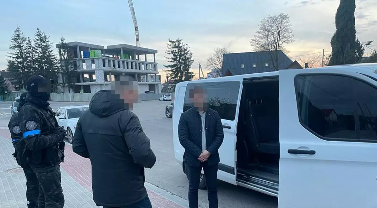 Un primar din regiunea Liov, prins în flagrant când încerca să vândă un autobuz cu ajutoare umanitare