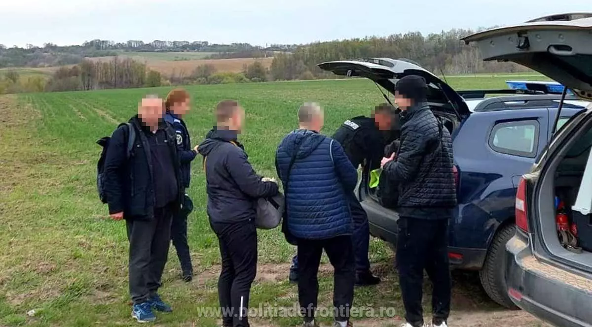 Refugiați ucraineni, depistați de polițiști din elicopter. Pe unde încercau să treacă ilegal granița în România