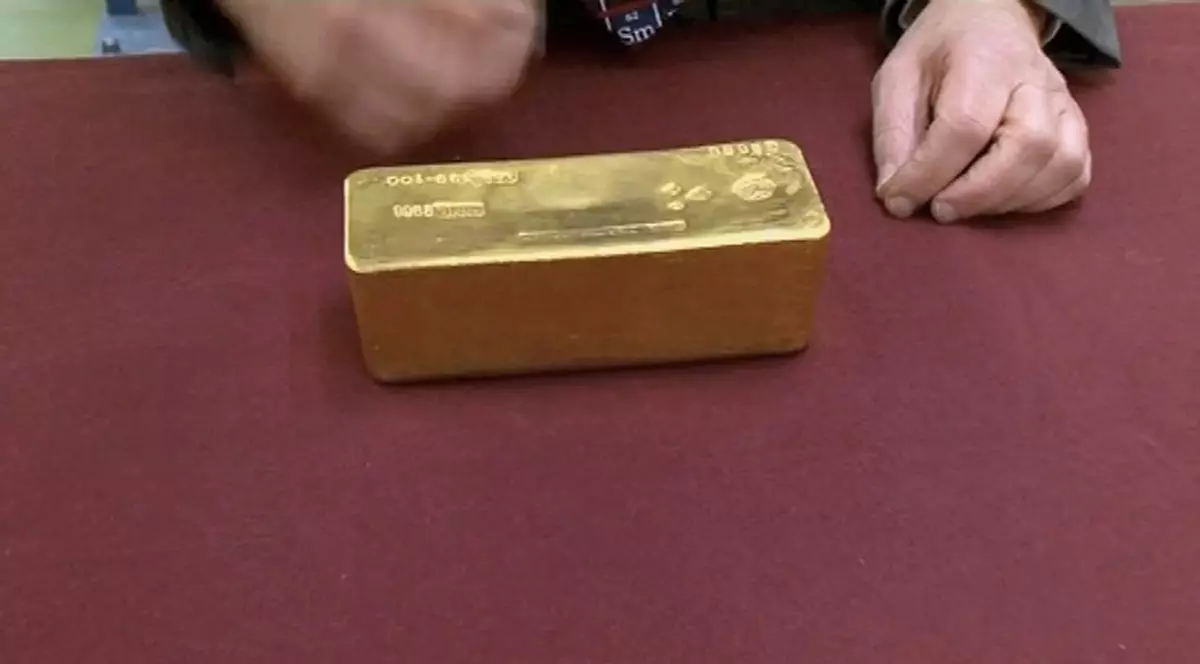 Un bărbat a fost operat la Cluj ca să i se scoată un lingou de aur din stomac