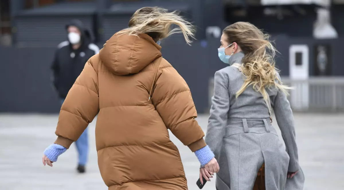 Cod galben de vânt puternic în mai multe județe. Cum va fi vremea la București