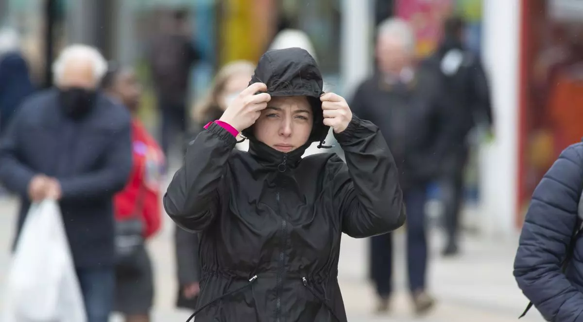 Cod galben de vânt puternic și vreme rece până joi în mai multe zone din țară. Prognoza meteo pentru București